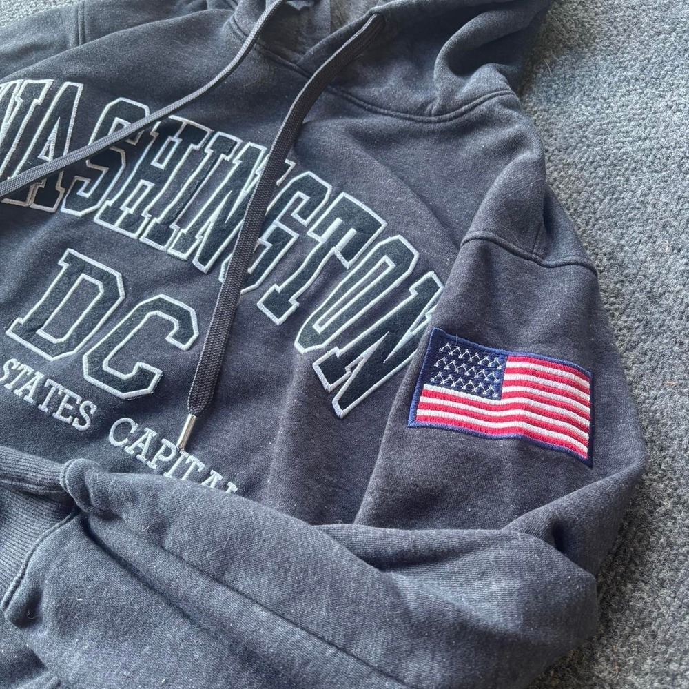 Washington DC Embroidered Hoodie Size Medium USA Tourist Graphic Pullover - Picture 2 of 5